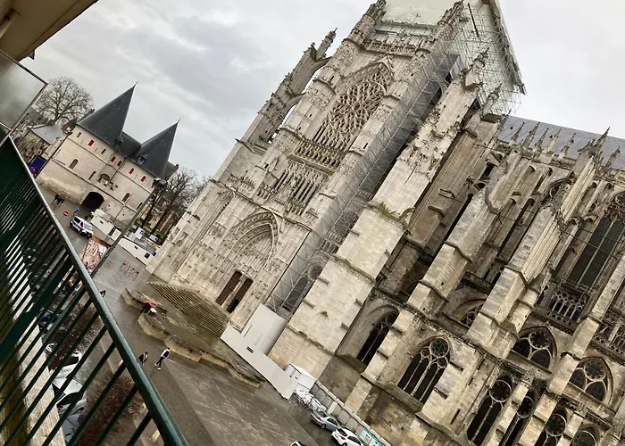 Lovely Vue Cathedrale, Hyper Centre, Proche Aeroport Et Gare Sncf
