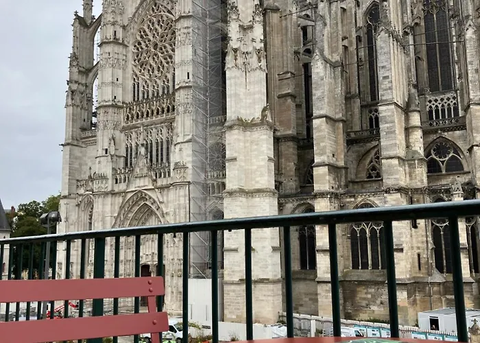 Lovely Vue Cathedrale, Hyper Centre, Proche Aeroport Et Gare Sncf Beauvais