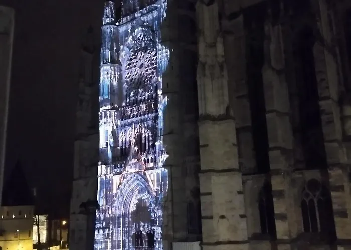 Lovely Vue Cathedrale, Hyper Centre, Proche Aeroport Et Gare Sncf *